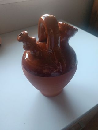 Botijo de barro pequeño