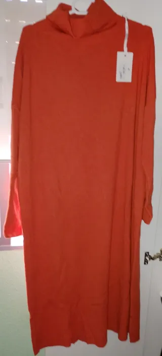 Vestido largo lana cuello alto coral