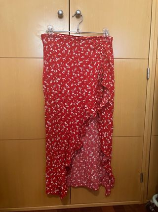 Falda floral Bershka roja