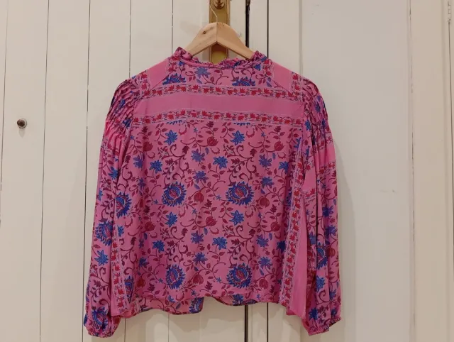 Blusa boho fucsia con estampado floral