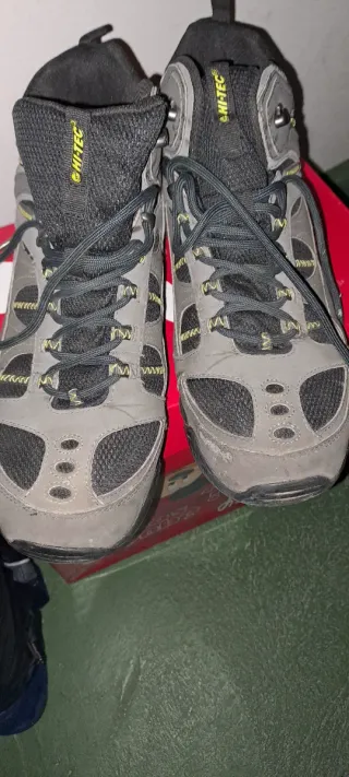 Botas Hi-Tec Trekking Gris y Negro