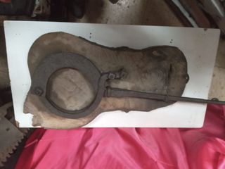Molino para comida de animales antiguo