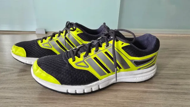 Zapatillas Adidas Running Negras y Amarillas