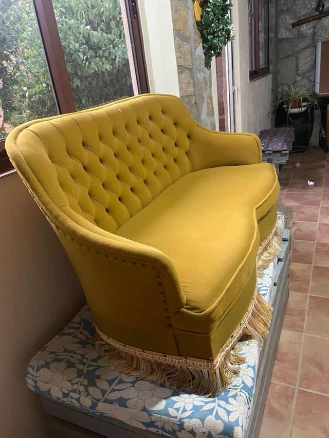 Sofá Descalzadora color mostaza