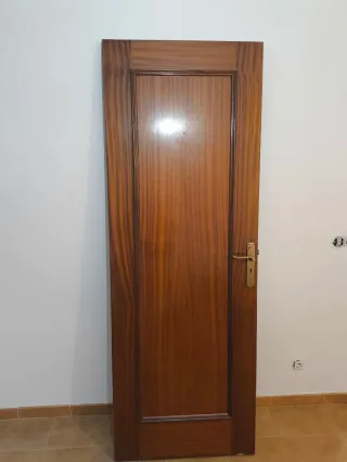 Puerta madera 70cm izquierda
