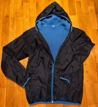 Chaqueta impermeable con forro azul