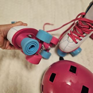 Patines blancos con ruedas rosas y azules talla 37