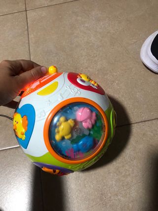 Pelota musical con oruga y pollito