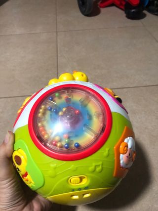 Pelota musical con oruga y pollito