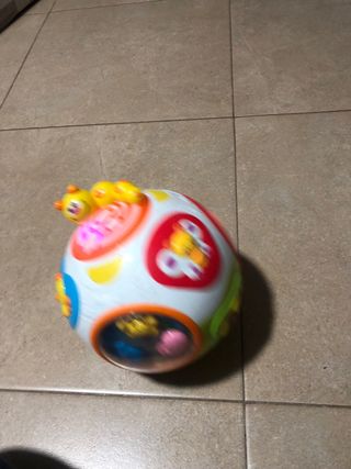 Pelota musical con oruga y pollito