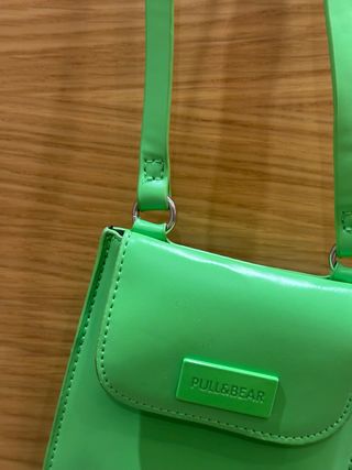 Bolso móvil Pull&Bear verde
