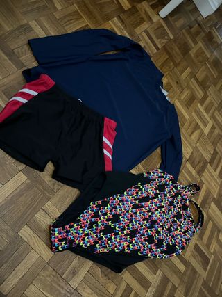 Conjunto Ropa de Baño: Camiseta, Short y Bañador 