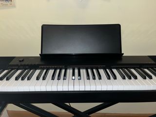 Piano Casio CDP-130 con soporte, cascos y pedal