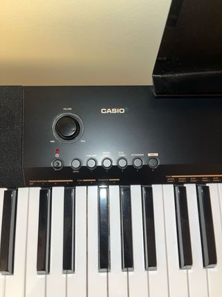 Piano Casio CDP-130 con soporte, cascos y pedal