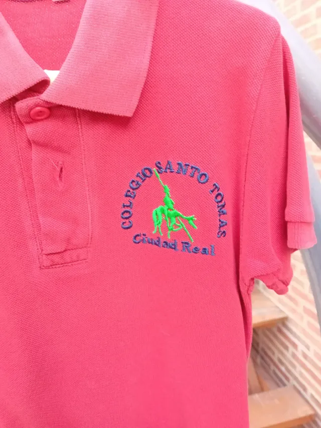 Polo rojo Uniforme Colegio Santo Tomás