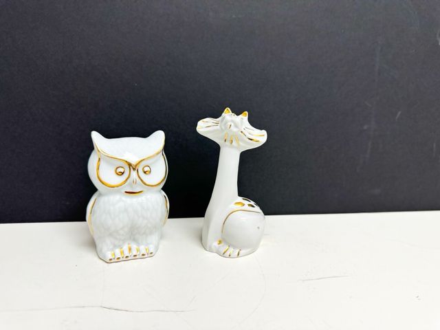 Pareja figuras porcelana blanca y oro