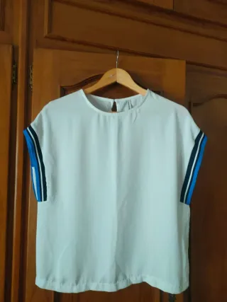 Blusa Stradivarius blanca con detalles