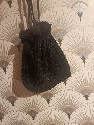Bolso de mano antiguo con azabaches