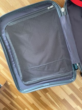 Maleta de mano gris con ruedas