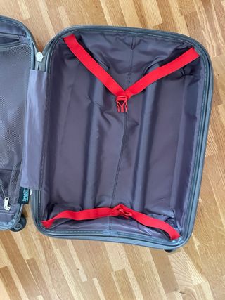 Maleta de mano gris con ruedas