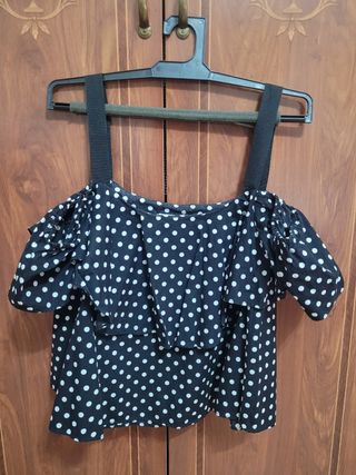 Blusa lunares hombros descubiertos
