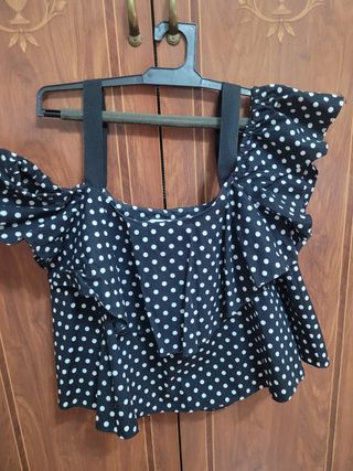Blusa lunares hombros descubiertos