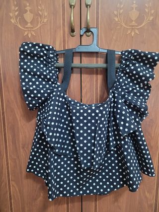 Blusa lunares hombros descubiertos