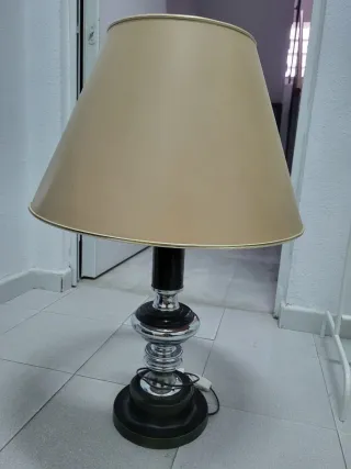 Lámparas de techo, de pared y de mesa.
