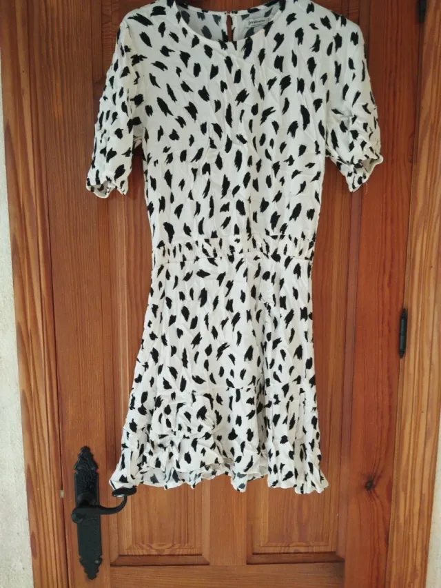 Vestido Stradivarius estampado blanco y negro