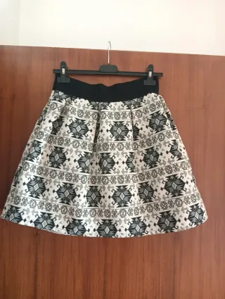 Minigonna svasata fantasia etnica. Taglia S/M.