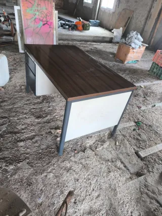 Mesa de despacho madera y metal