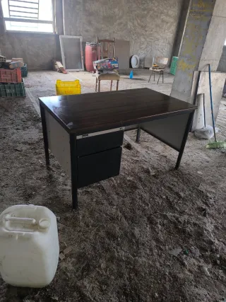 Mesa de despacho madera y metal