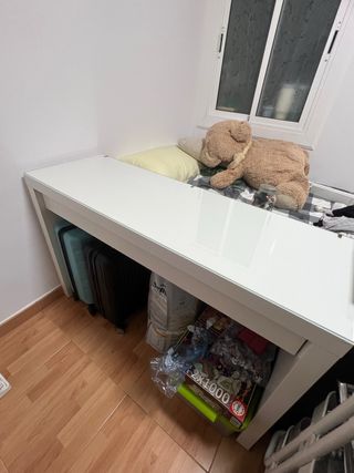 Tocador MALM Blanco Ikea con Cristal