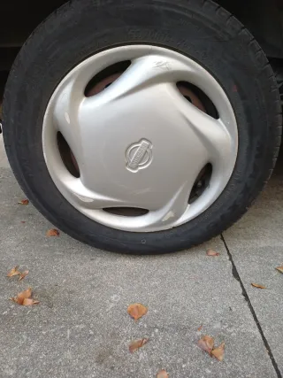 Tapacubos Nissan Micra 2000
