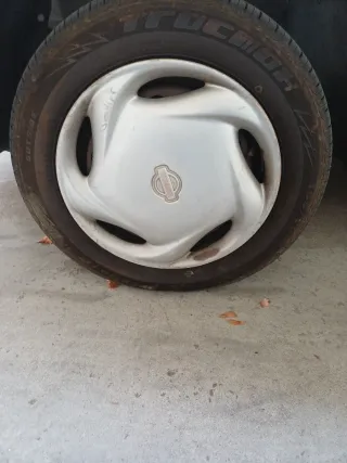 Tapacubos Nissan Micra 2000