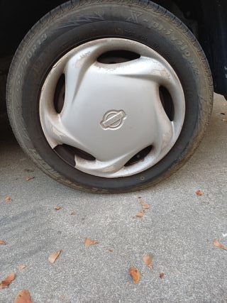 Tapacubos Nissan Micra 2000