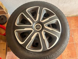 Cuatro Llantas con Ruedas