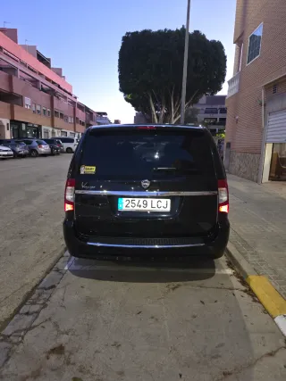 Lancia Voyager 2011