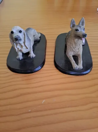 Figuras de perritos decorativas