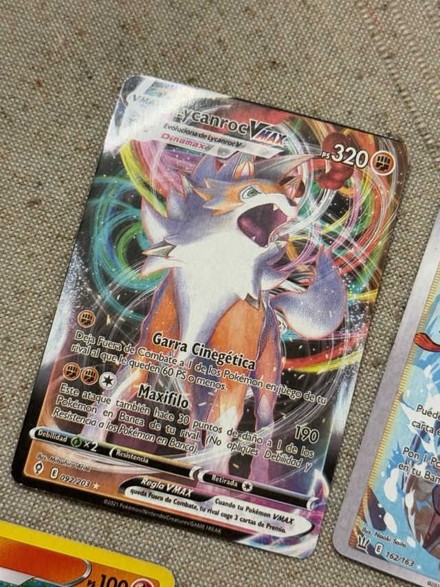 Lote Cartas Pokémon VMAX y Entrenador