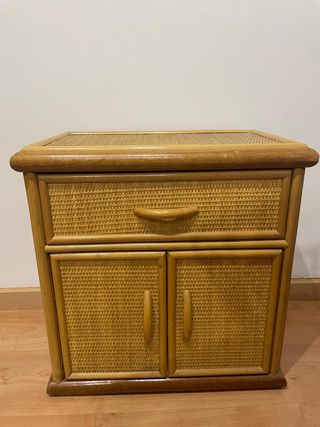 Comodini in vimini e legno