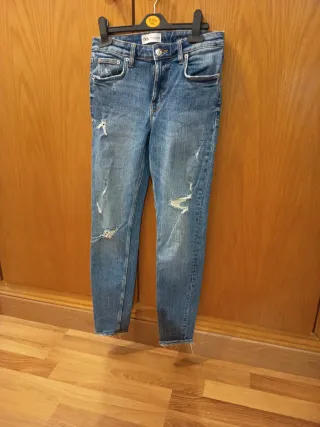Pantalón vaquero Zara desgastado azul