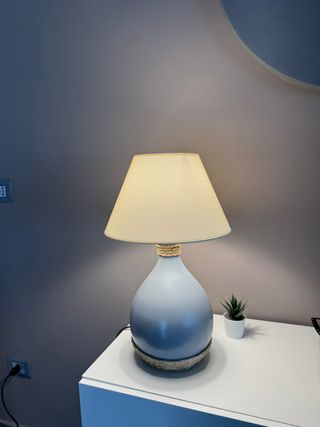 Lampada con base a bottiglia