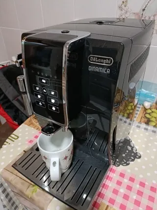 Cafetera DeLonghi Dinamica Negra