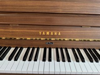 Piano Vertical Yamaha Madera Oscura