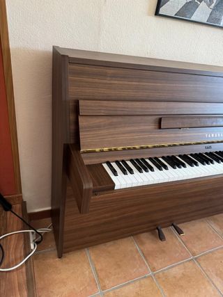 Piano Vertical Yamaha Madera Oscura