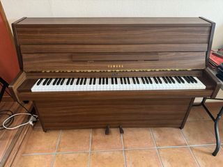 Piano Vertical Yamaha Madera Oscura