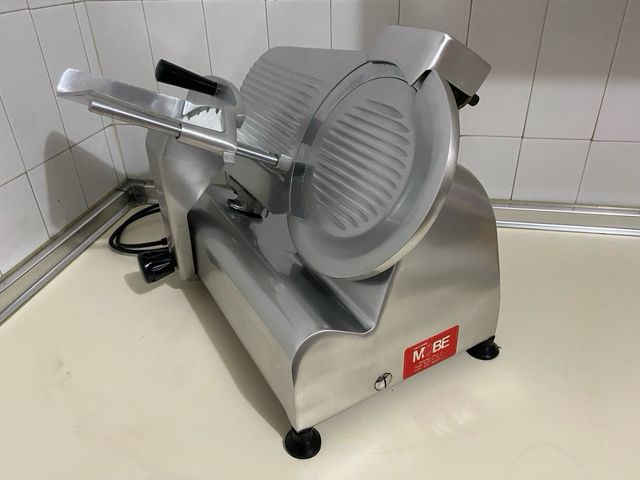 Cortadora de fiambres y embutidos Dolly