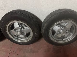 Ruedas SEAT 600 y similares 155- 70 12 Poco rodaje