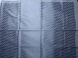 FENDI fular cashmere y seda color plateado